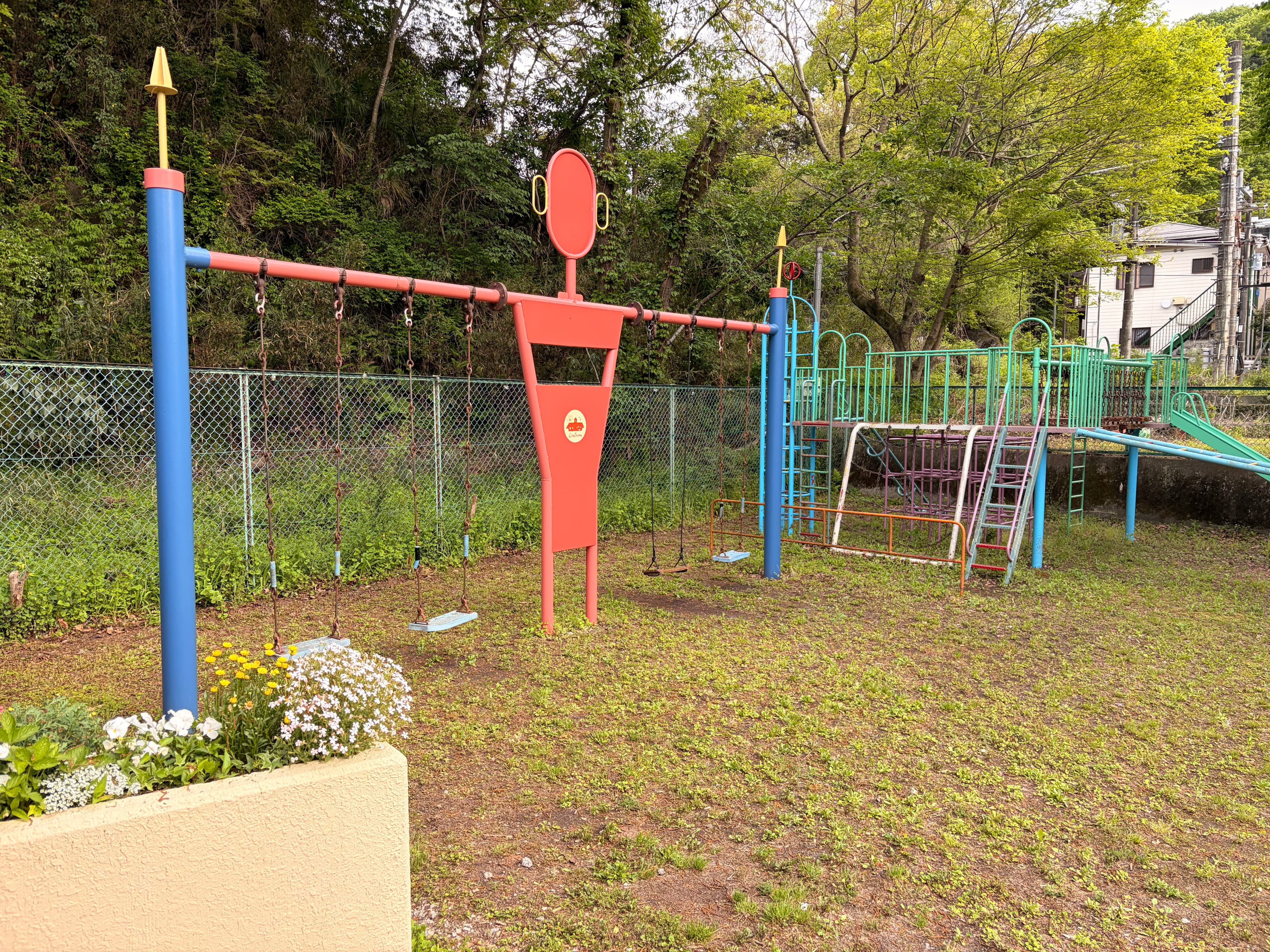 保存されている旧幼稚園の園庭